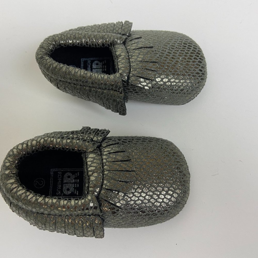 NWOT Romirus: Gray Metallic Snake  Moccasins Soft Sole for Baby Size 2